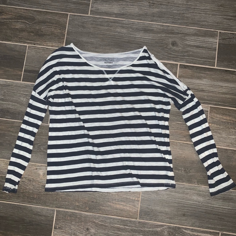 🍂 3/$20 💫EUC💫Striped Button Shoulder Long-sleeved Tee